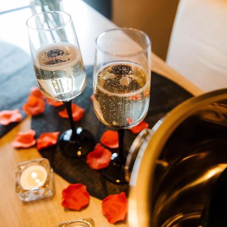 La Suite Romantique Avec Jacuzzi Au Coeur De Perpignan Exterior photo